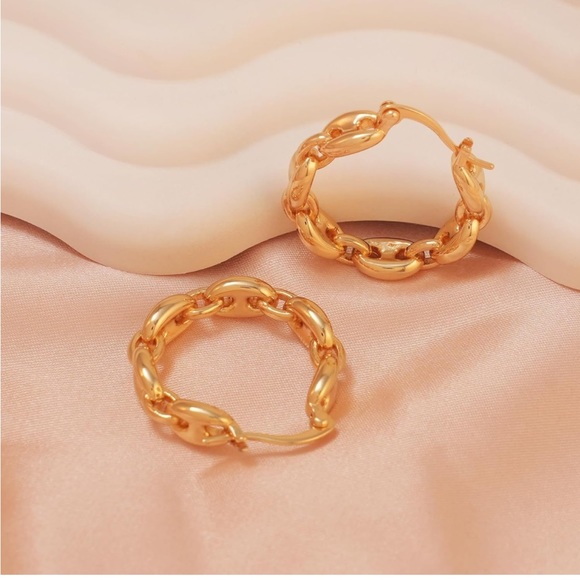 🔥 2 pair of Huggy Chunky Dangle Earrings-NWT - Picture 5 of 7